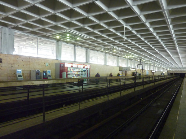 Общий вид станции, видна первая полоса
