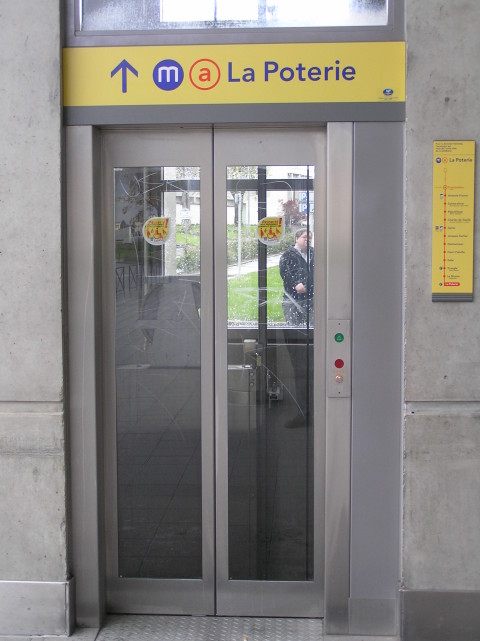 Лифт на надземную станцию