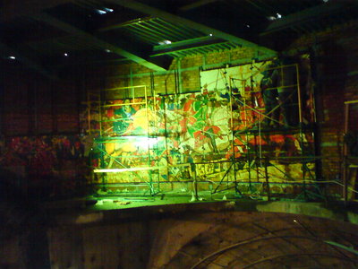 монтаж мозаичного панно над эскалаторным тоннелем