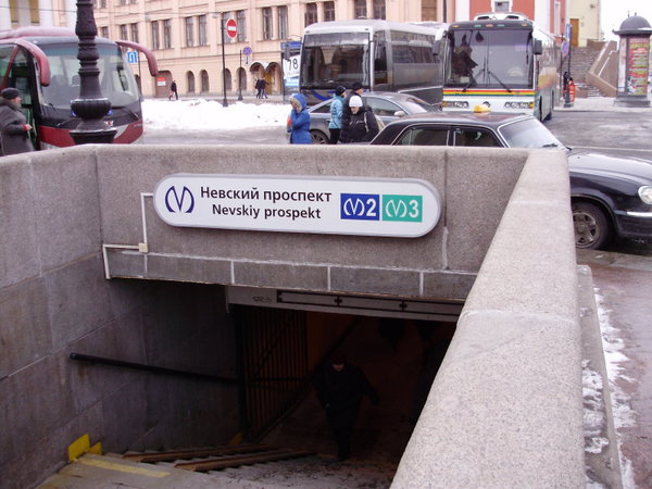 P3080861.jpg (124.29 КБ) 5875 просмотров Кстати, давно ли сняты старые буквы названия станции? Только сейчас обратил внимание, что от них остались лишь горизонтальные металлические полосы.