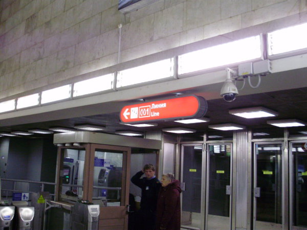 PB220880.jpg (97.4 КБ) 6942 просмотра Освоиться с направлением эскалатора вверх-вниз для НИПменов оказалось всё же непосильной задачей...