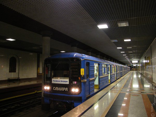 Поезда окрашены в приятный синий цвет, в отличие от московских цвета морской волны