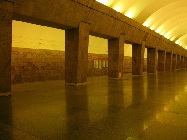 VYBOR_YELLOW.JPG (338.4 КБ) 6815 просмотров Выборгская с новым освещение