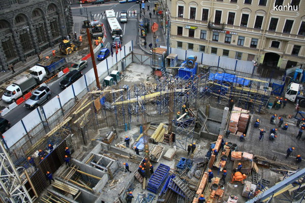 admiral_14_resize2.JPG (164.8 КБ) 4167 просмотров Вид от кирпичной стенки на скошенный угол дома.