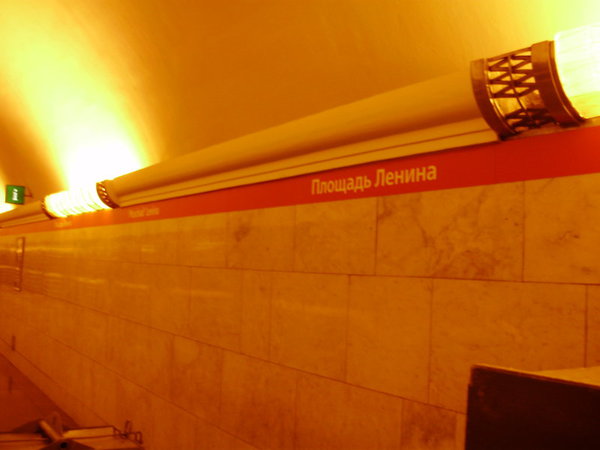P9031148.jpg (62.2 КБ) 18259 просмотров Любимая всеми изолента на стене, противоположной путевой (у первого вагона в сторону Выборгской)