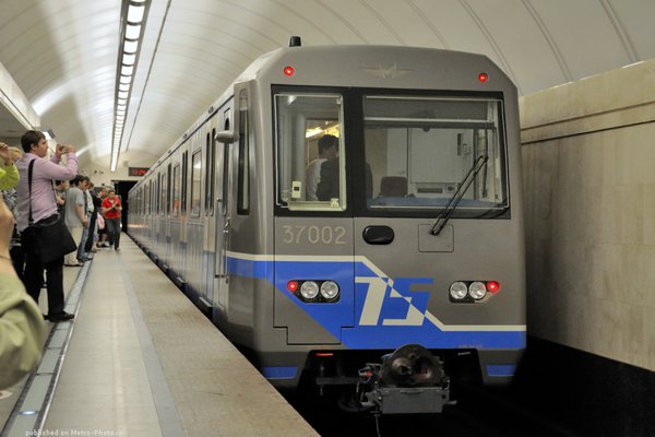 im-c53-w954-suufuzqlot_DSC3392-3.jpg (373.26 КБ) 5380 просмотров Утюжок на станции Трубная, автор фото Alexander495