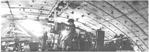 Площадь Мужества.jpg (334.54 КБ) 11199 просмотров Разработка калотной прорези и монтаж свода специальным блокоукладчиком