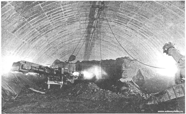 Спортивная2.jpg (598.9 КБ) 6516 просмотров Разработка породы верхней части ядра станции "Спортивная" стреловыми горнопроходческими комбайнами