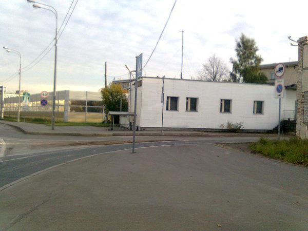 dachnoe2.jpg (236.11 КБ) 10343 просмотра Теперь и с северной стороны мимо здания станции проходит автодорога.