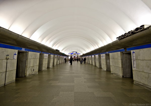 Metro_SPB_Line2_Zvezdnaya2.jpg