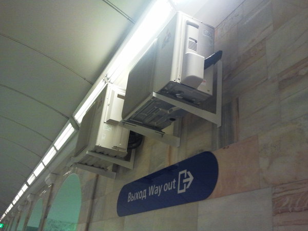 2011-12-28 14.35.33.jpg (1.39 МБ) 9756 просмотров Повесить кондеи в другом месте нельзя? Обязательно на платформе вид портить?