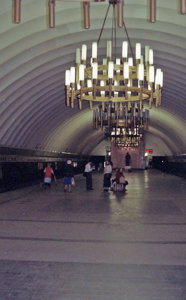 4185704266_a50bfffb0d_o.jpg (272.3 КБ) 7383 просмотра Лихие 90-е, половина люстр выключена