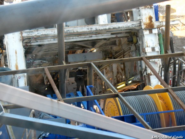 IMG_3413.JPG (840.18 КБ) 5808 просмотров Заметьте, строитель стоит на блоке.