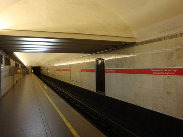 DSC07590.JPG (3.11 МБ) 5350 просмотров В этой части станции - без простыни