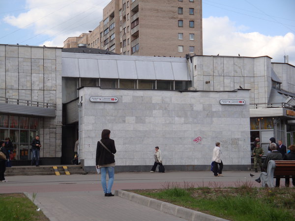 DSC07596.JPG (3.29 МБ) 12549 просмотров Самые бездарные сосисочные указатели. "Пойду туда не знаю куда".