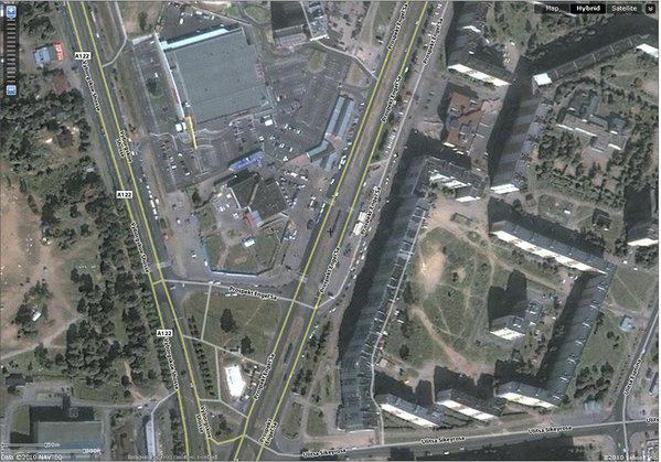 14.jpg (1018.79 КБ) 13618 просмотров 2002 г. Фрагмент из старого спутникового снимка. Видно, что на месте, где располагались светильники, поставлен забор под строительство тк