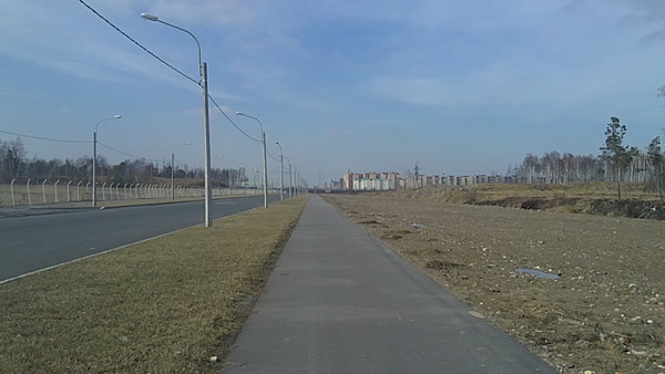 22042012708.JPG (619.51 КБ) 5674 просмотра Вид на север, из Пушкинского в Фрунзенский район, вдоль Автозаводского проезда, слева за забором территория завода General Motors, справа место под ст.Шушары и депо.
