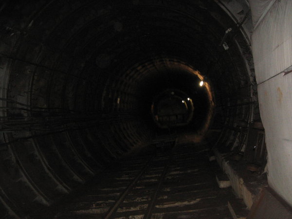Вот и от меня несколько фотографий этого тоннеля, может быть, кому интересно