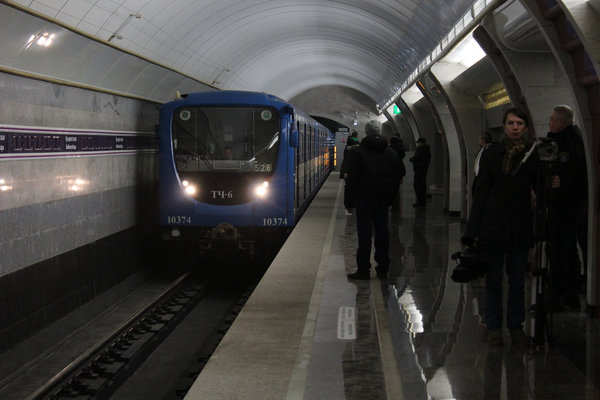 очень много людей с разного рода аппаратурой