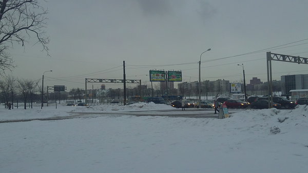 15012013291.JPG (952.01 КБ) 45465 просмотров Справа Бухарестская ул., вид на юг, площадка с другой стороны улицы, забора со стороны Бухарестской ещё нет
