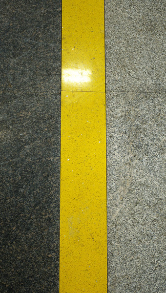 IMGP0394a.jpg (837.87 КБ) 11520 просмотров стоя на желтой полосе )