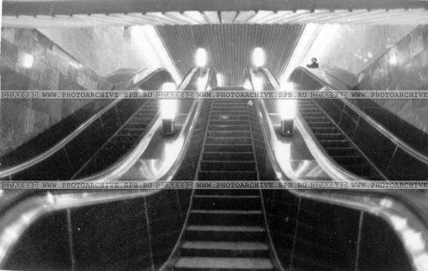 file3.jpeg (50.67 КБ) 11920 просмотров Эскалаторы в "Рыбацком", 1984 г.