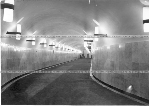 file12.jpeg (56.23 КБ) 10376 просмотров Переход с "Невского проспекта" на "Гостиный двор", 1967 г.