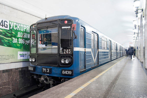 81-717 №8439 на станции «Технологический институт»