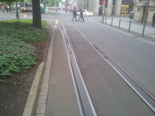 Krefeld.jpg (2.95 МБ) 6973 просмотра Остановка "Рейнская улица", Крефельд.