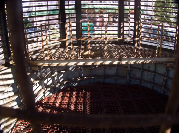 -LUngaroUxo.jpg (124.46 КБ) 6658 просмотров ВШ №508 ФПЛ. Внутри киоска такое приспособление, ранее такого ни в одной ВШ не видел. Кто знает, зачем сие поставили и будут ли это во всех ВШ ставить ?