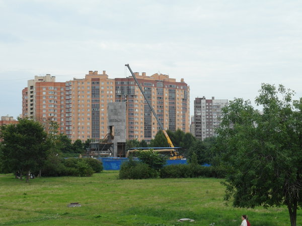 SAM_2503.JPG (2.63 МБ) 4054 просмотра Вовсю идет монтаж копра. Общий вид с холма.