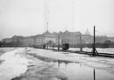 Трамвайная линия на льду Невы. Фото 1900-х