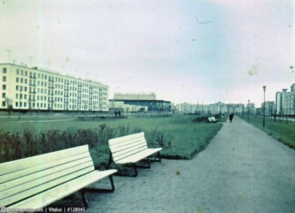 До постройки ст. метро Ленинский Проспект. 1971 г..jpg (94.76 КБ) 16524 просмотра по времени указан 1971 год. Ни станции, ни, тем более, нынешнего торгового комплекса