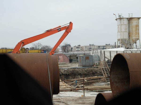 SAM_2629.JPG (408.45 КБ) 8831 просмотр Виден "длиннорукий" экскаватор для выемки грунта.