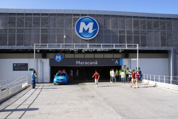 Вход на станцию Maracana у знаменитого стадиона.