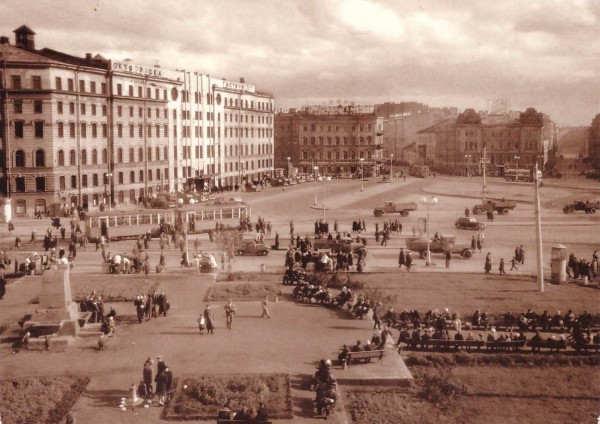 v34u9BDZQtY.jpg (223.47 КБ) 16396 просмотров Площадь Восстания. <br />1948 г.