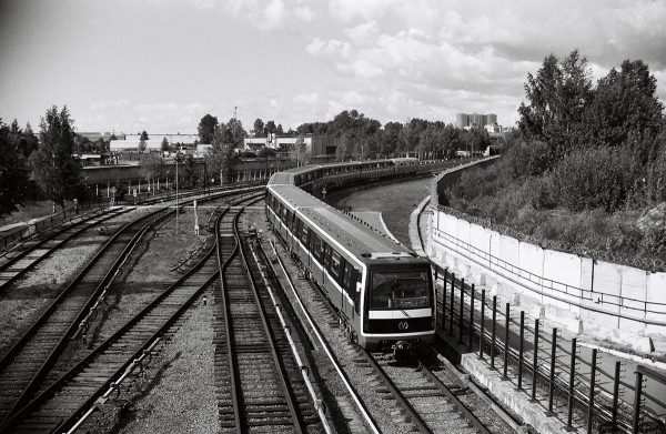 22002-retro.jpg (694.62 КБ) 5225 просмотров 81-722 «Юбилейный» № 22002 (ч/б плёнка)