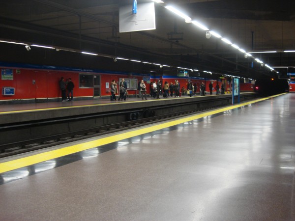 Virgen_del_Cortijo_Metro_station_Madrid_255[1].jpg