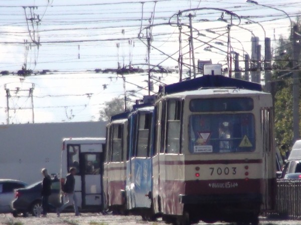 7004-7041-7003 ползут к м. Дыбенко