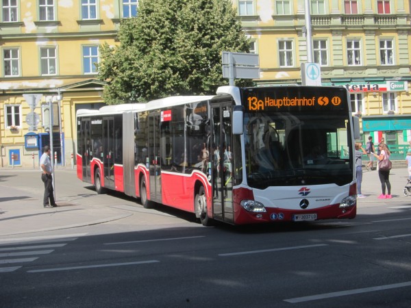 Mercedes-Benz O530 Citaro G W 3037 LO.JPG (1.03 МБ) 14421 просмотр 4х дверные сочленённые. думал там везде 3хдверные