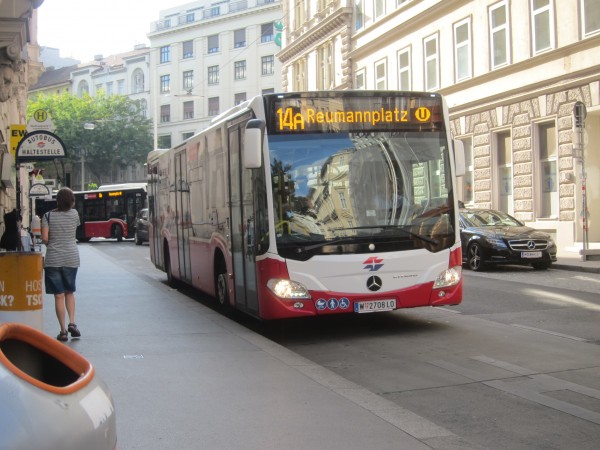 Mercedes-Benz O530 Citaro W 2708 LO . видно интервал.JPG (954.54 КБ) 11707 просмотров видно интервал между автобусами