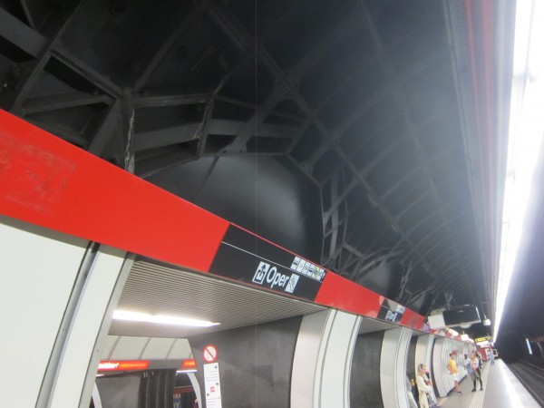 тюбинги и раскрытые проёмы на станции Karlsplatz.JPG (699.74 КБ) 12386 просмотров тюбинги и раскрытые проёмы на станции Karlsplatz.JPG