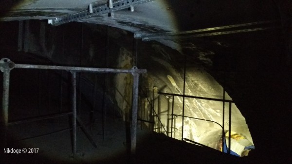 Узел примыкания 625 шахты к перегонному тоннелю, вид из вентиляционной части тоннеля. 2017.10.01.