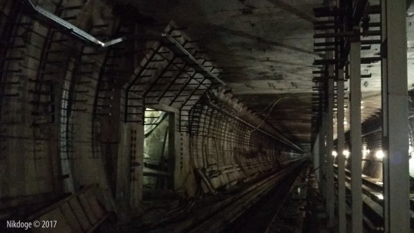 Узел примыкания 625 шахты к перегонному тоннелю, вид из тоннеля. 2017.10.01.