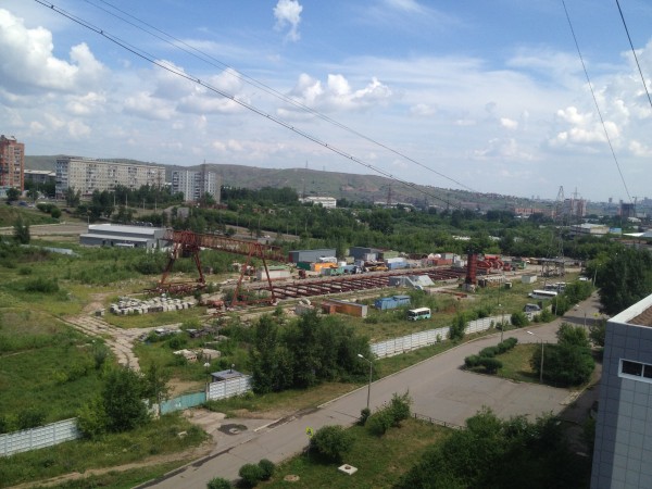 Вид на стройплощадку со здания на ул. Крупской