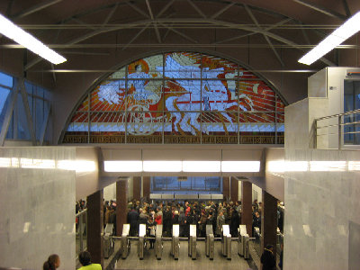 Вверху - мозаика, внизу - очередь за жетончиками :D Фотографировал с центрального перехода