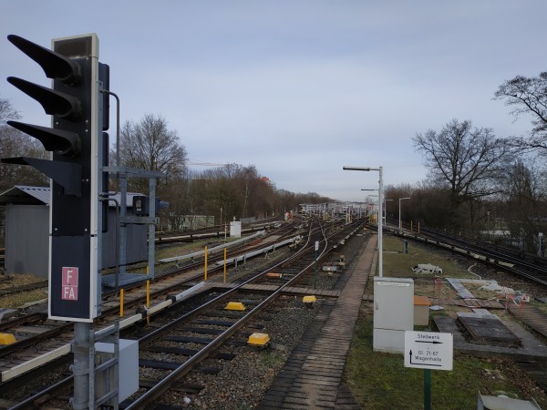 Farmsen.jpg (4.71 МБ) 8221 просмотр Служебные платформы за станцией "Фармзен"