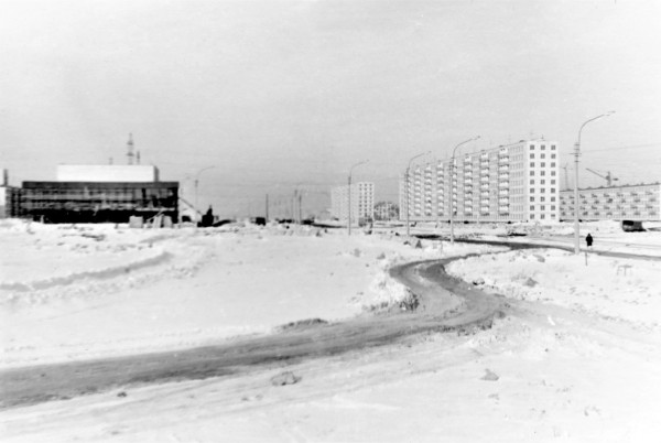 Проспект Славы 1967 г. Западный вход северного вестибюля аккурат по центру... если верить сайту