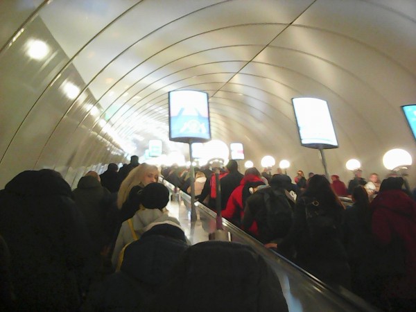 2.jpg (291.79 КБ) 14021 просмотр Пассажиропоток на Международной вечером 15.10.19