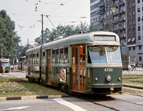 Milano_tram_4700_verde.jpg